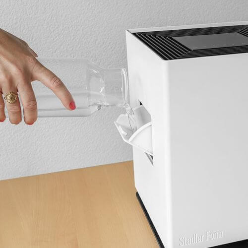 Wassernachfüllung von der Seite während des Betriebs