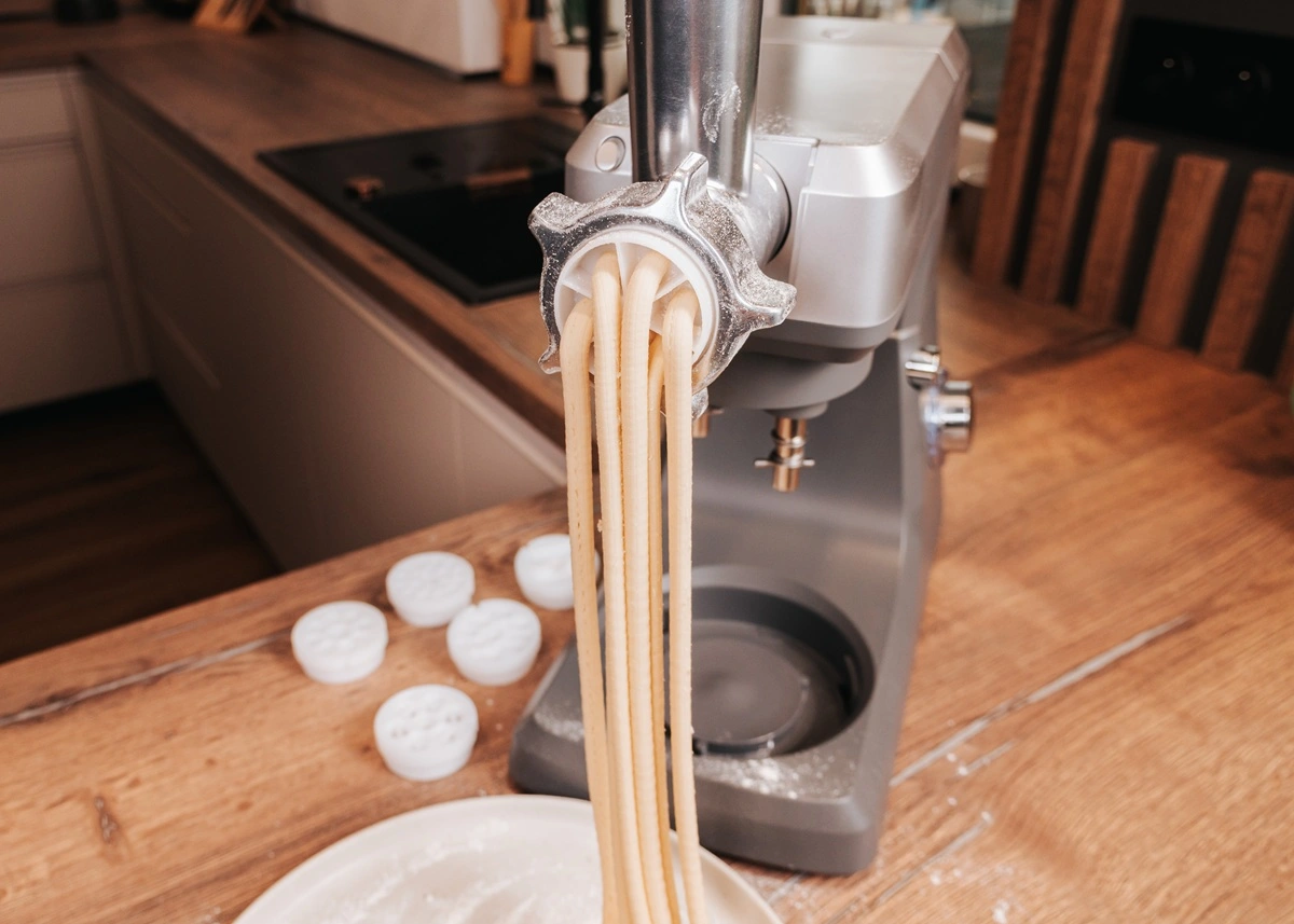 Nudelmaschine zur Herstellung frischer hausgemachter Nudeln